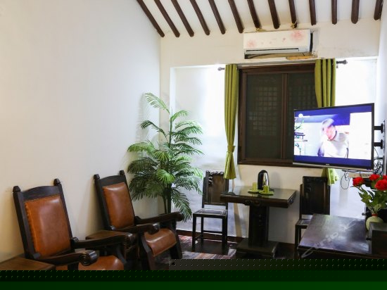 豪华宽敞大床房