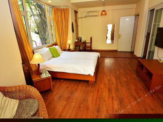 南洋风情园景大床房