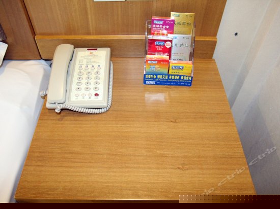 标准大床房（无窗）