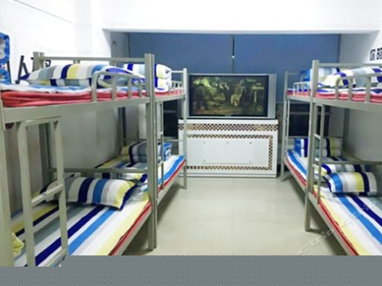 男生多人床位房