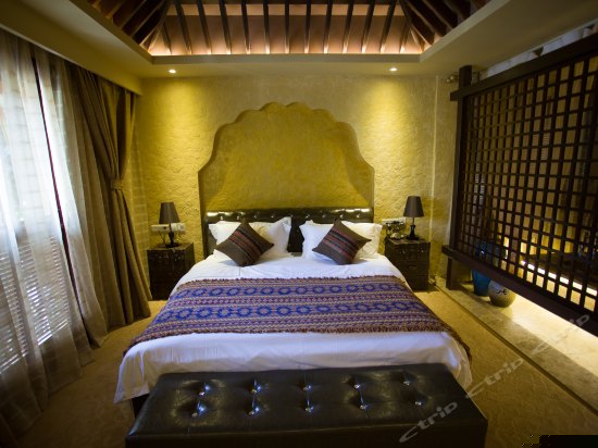 乌丹玫瑰豪华大床房