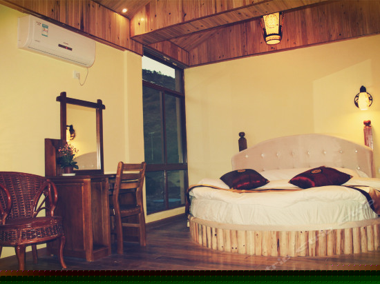 尊享湖景星空套房