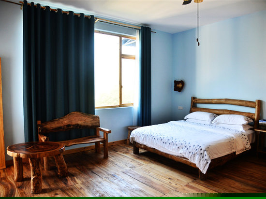 原木阳台家庭房