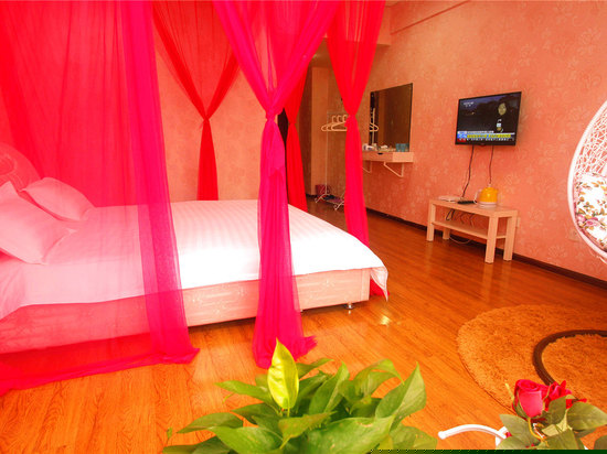 温馨情侣大床房