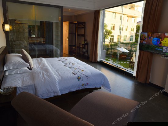 夏天特色大床房