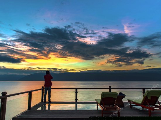 三楼超大露台海景大床房