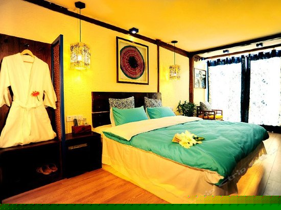 青瓷豪华浪漫大床房