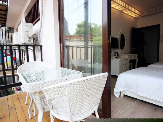 欧式阳台双人房