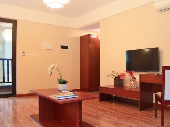 山景休闲双卧三床机麻套房