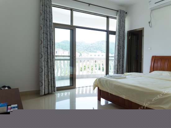 温馨大床房（带阳台）