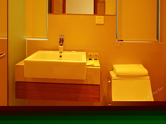 柏丽江景大床房