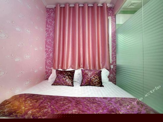 水晶粉大床房