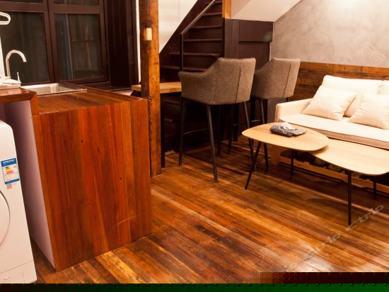 Loft复式庭院阳台四人间