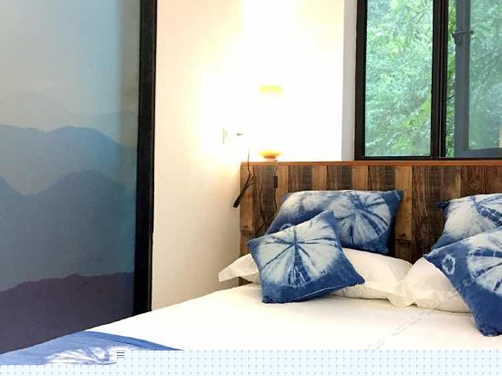 山景榻榻米远山大床房