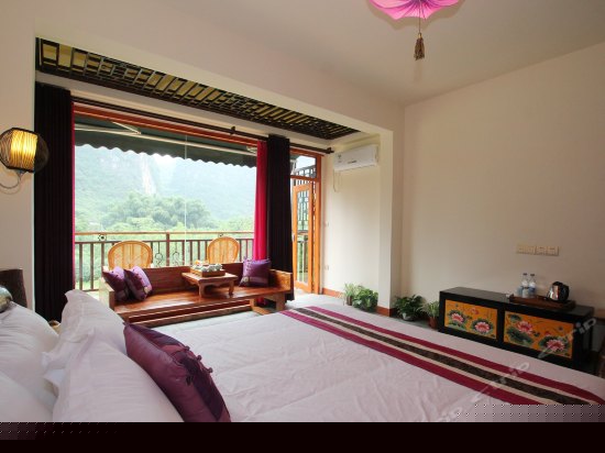 豪华河景阳台大床房