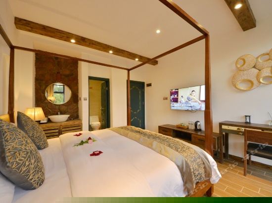 一楼侧海景大床房