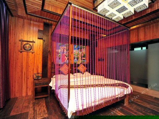 豪华风情大床房