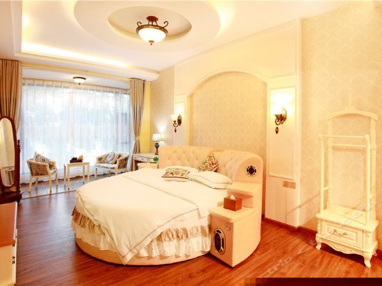 林荫海景蜜月房