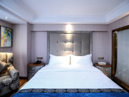 豪华大床房