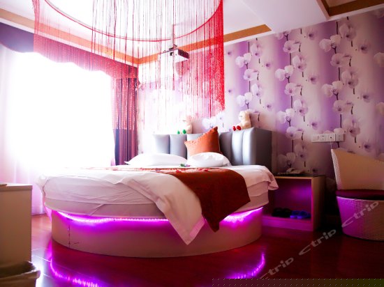 影院圆床豪华情侣房