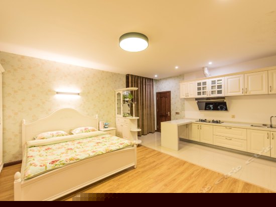 二号院且听风吟大床房