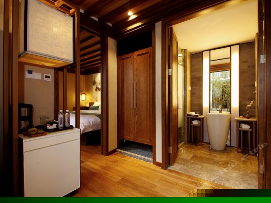 豪华园景大床房