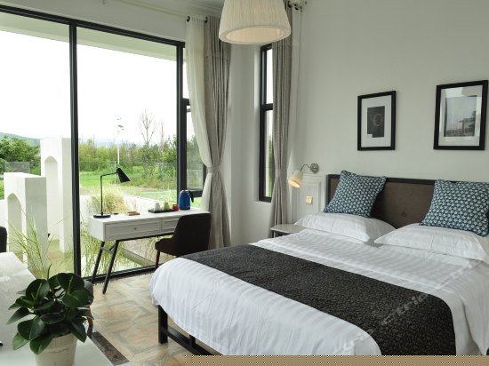 豪华水漾海景大床房