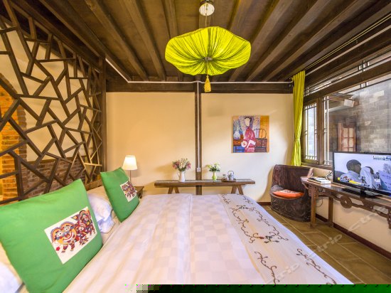 一楼奢华大床房