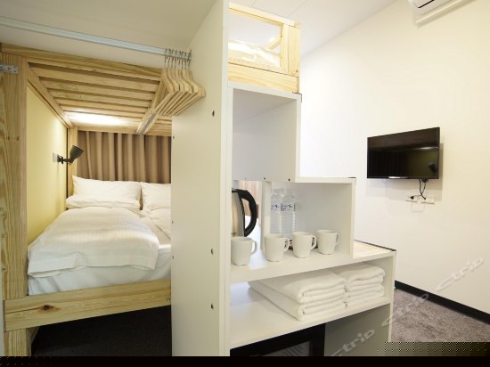 乡村风格温馨四人房