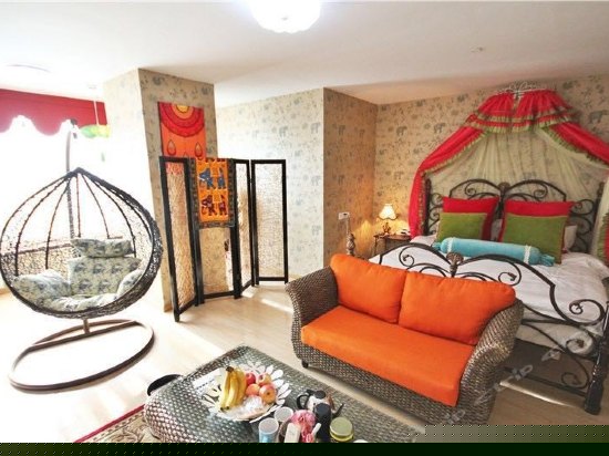 梦里闻溪风情大床房