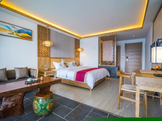 且慢湖景大床房