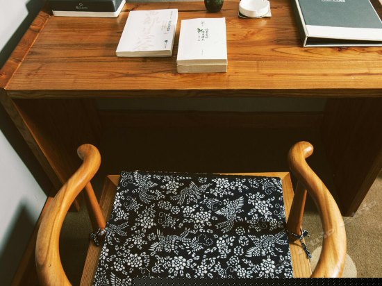 月上梅梢大床房