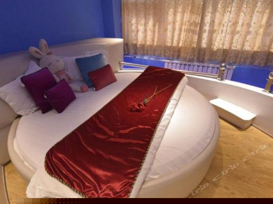 主题经典圆床水床房