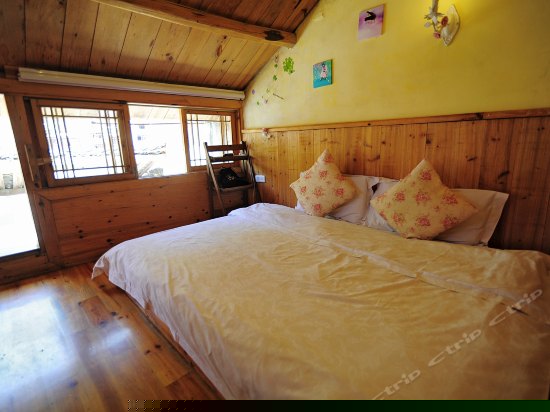 A栋花粉阁阁楼榻榻米房