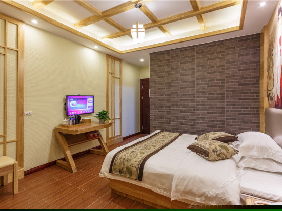 雅致临河大床房