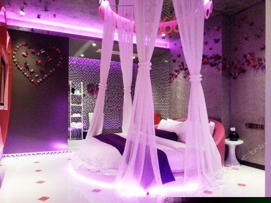 浪漫温馨主题房