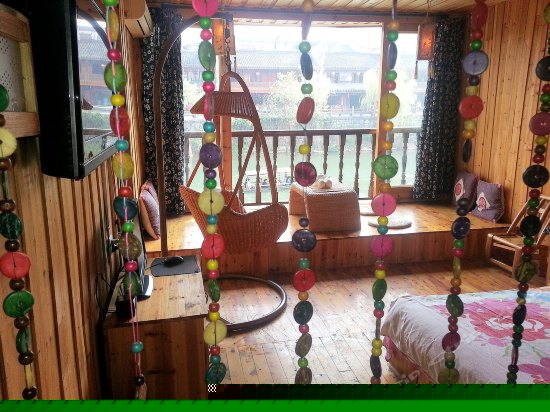 特色吊脚楼圆床房