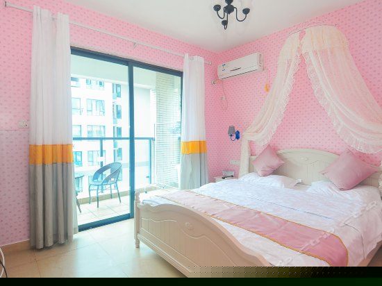 温馨蜜月大床房