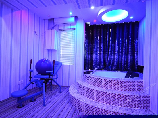 浪漫地中海主题影院房