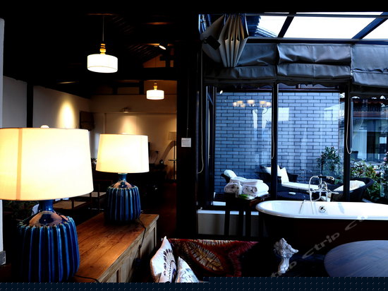 龙泉海景山景大床套房