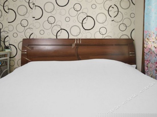 温馨精致电脑房