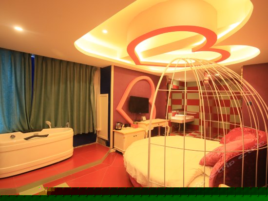 情侣主题圆床房