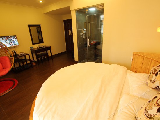 阳台蜜月圆床房