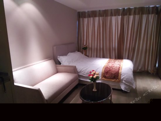 豪华城景大床房