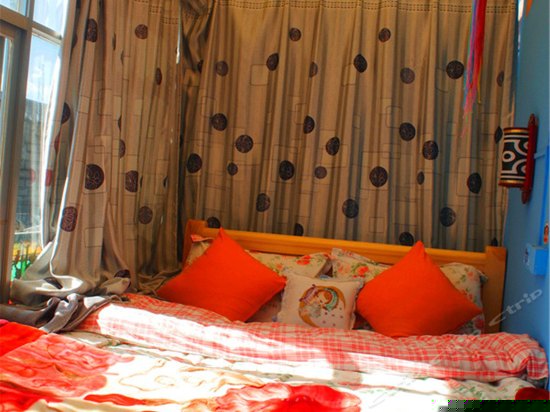 蓝色阳光浪漫大床房