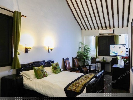 豪华宽敞大床房