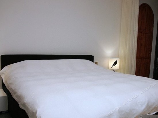 舒适大床房1号荷叶