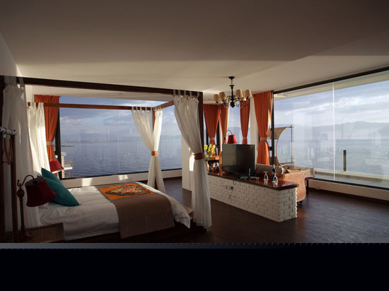 270度环视海景海上超豪华大床房