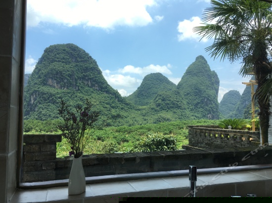 8号豪华江景阳台大床房