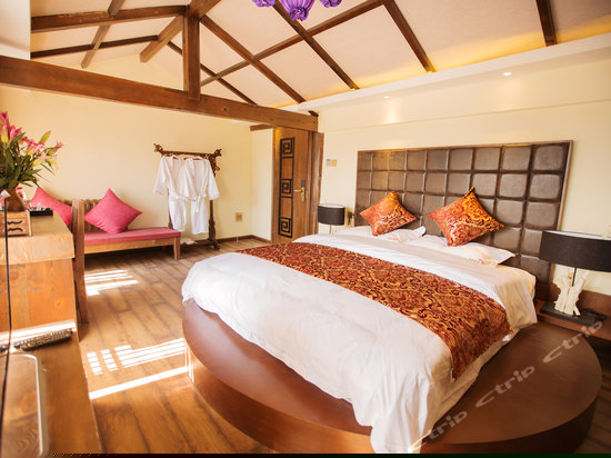 二楼东南亚大床
